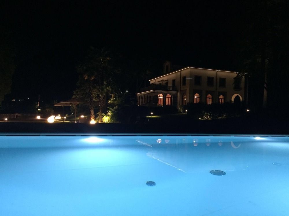 Villa Lario Resort Mandello 만델로델라리오 외부 사진