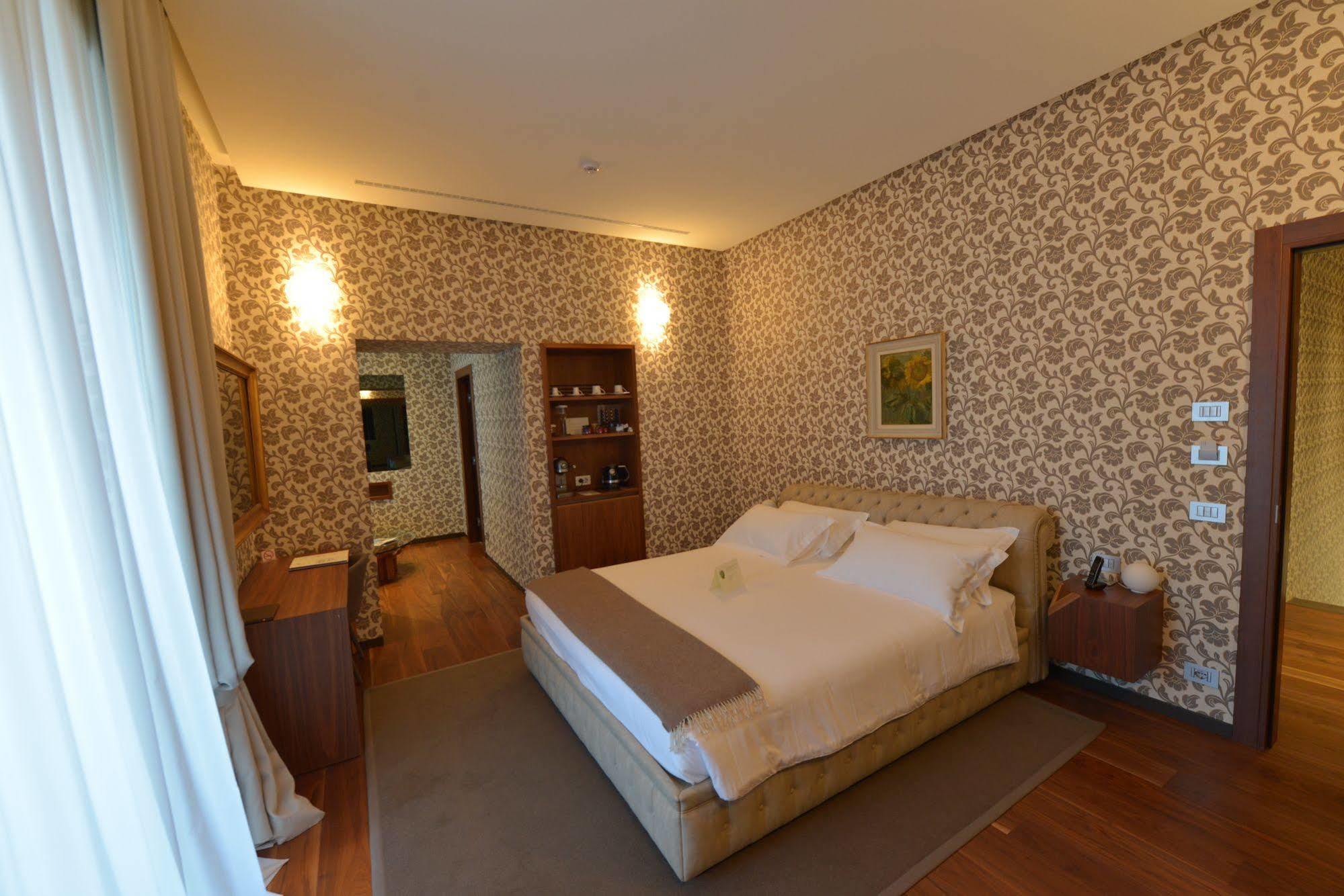 Villa Lario Resort Mandello 만델로델라리오 외부 사진